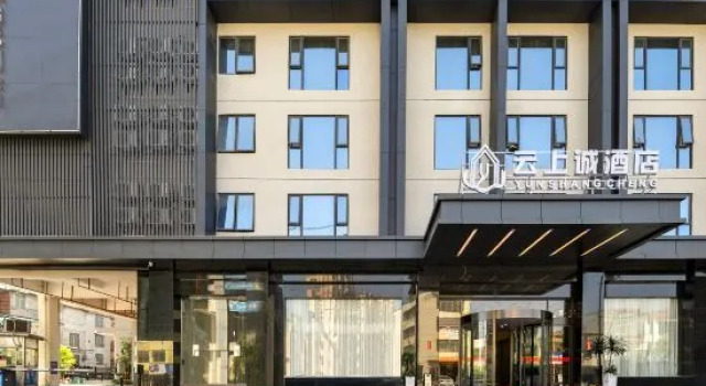 yun shang cheng hotel, Rezerwuj Hotel Hezhou Hunan