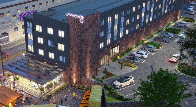 Кровать в общем номере Moxy Chattanooga Downtown