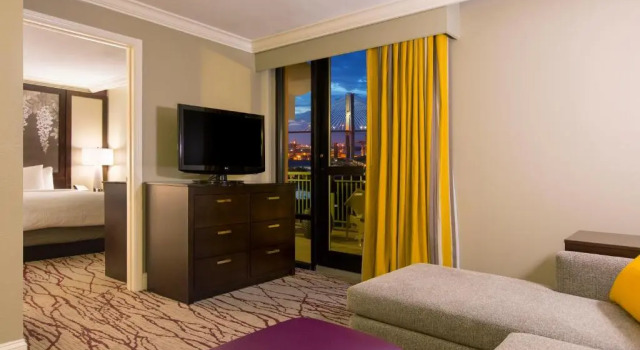 Двухместный номер Hearing Accessible DoubleTree by Hilton Historic Savannah