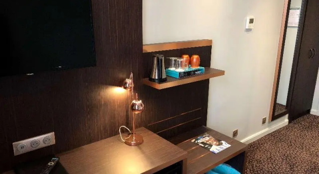 Одноместный номер Classic с балконом Best Western Empire Elysees