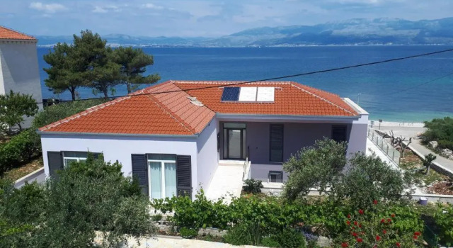 Вилла Deluxe Stunning Home in Sutivan With Wifi, Outdoor Swimming Pool and Heated Swimming Pool