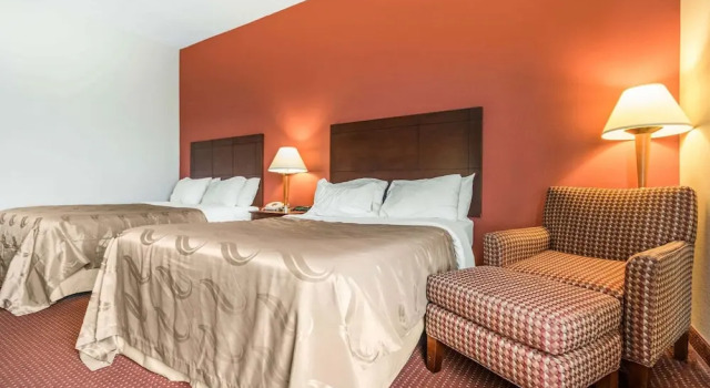 Четырёхместный номер Standard Quality Inn & Suites Lawrenceburg
