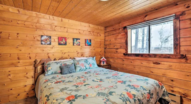 Furnished Deck: Cabin in Coconino National Forest, Book Hotel Munds Park Arizona
