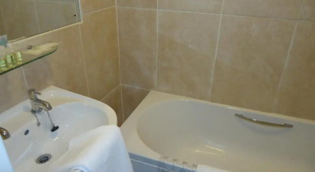 Четырёхместный номер Standard Royal Oak Hotel