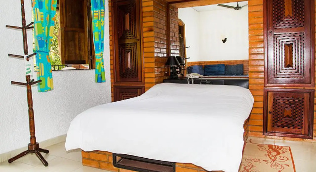 Hotel Fazenda Caluje, Забронировать Отель Отели Энженьейру-Паулу-ди-Фронтин 3 звезды, 3*