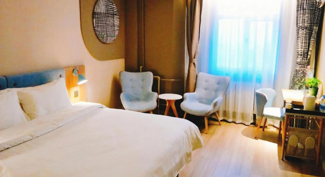 Home Inn Huaxing Mansion, Rezerwuj Hotel Hotele w Liaoyang z parkingiem, Parking