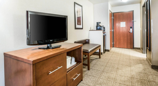 Четырёхместный люкс Comfort Suites at Par 4 Resort