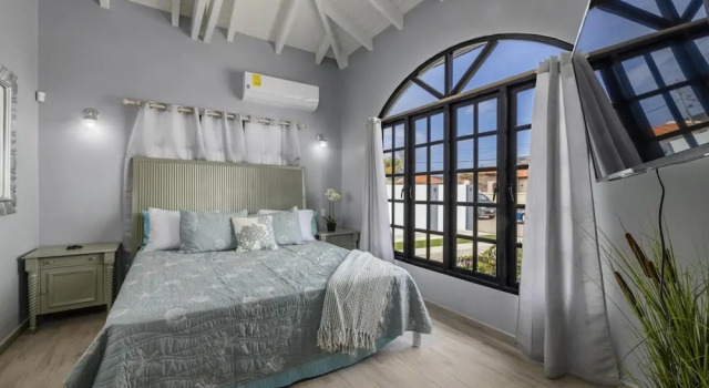 4BR 4BA Private Pool Sauna Tub Putt-putt Fire Place, Varaa Villa Noord Aruba