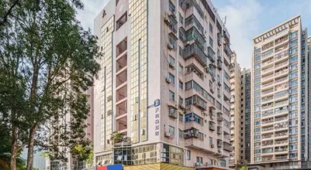 7 Days Premium Premium(Zhuhai Gongbei Port Jiuzhou Avenue Store), Book Hotel Hoteller i Guangdong med parkering, Parkering