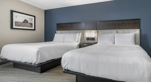 Четырёхместный номер Standard с видом на озеро Best Western Plus Chocolate Lake Hotel - Halifax