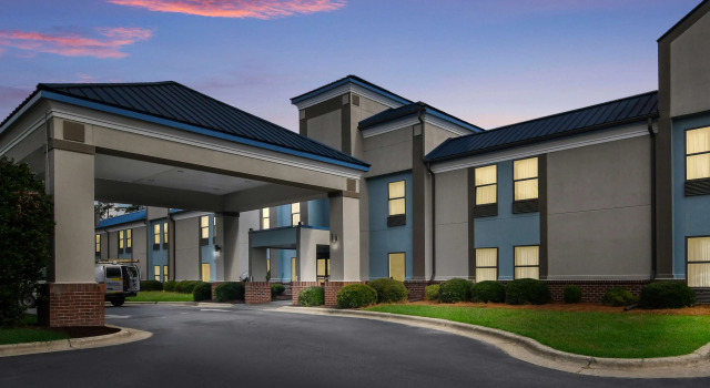 SureStay Plus by Best Western Tarboro-Kingsboro, Забронировать Отель Тарборо Северная Каролина