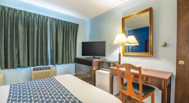 Двухместный номер Standard Econo Lodge Inn & Suites Windsor Locks Bradley Airport