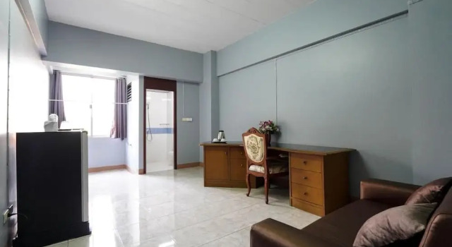 RoomQuest SPS Hotel and Residence, Rezervovat Hotel Hotely v Central Thailand s parkováním, Parkování