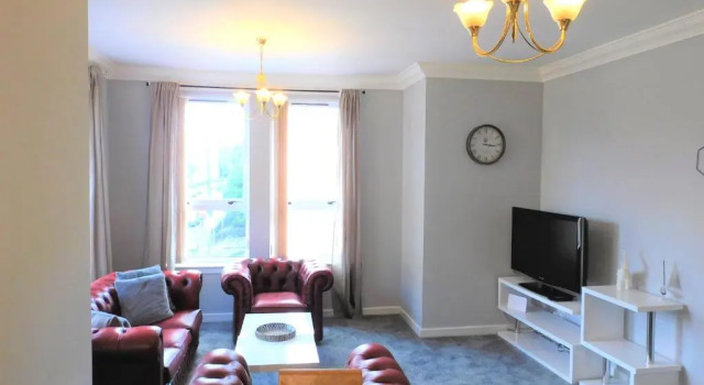 City Centre 2 bedroom apt, close to M8 & Tourist Attractions