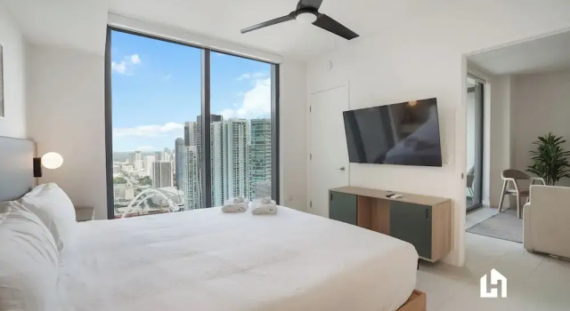 Апартаменты c 1 комнатой с балконом и с видом на океан Stylish Apartments with Partial Ocean Views in Downtown