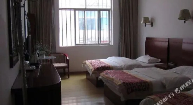 Yunshui Yunyi Inn (Lijiang Ancient City), Забронировать Отель Лицзян Юньнань, рядом с Улица Сквер-стрит Древнего города Даянь