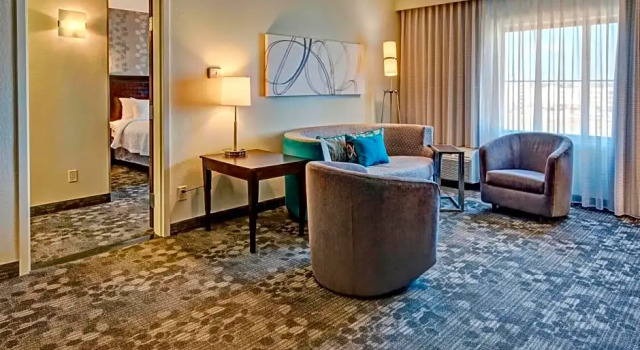 Двухместный люкс c 1 комнатой Courtyard by Marriott Midland