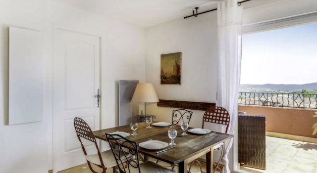 Golf de Roquebrune 33298, Забронировать Отель Отели Hautes-Alpes с парковкой, Парковка