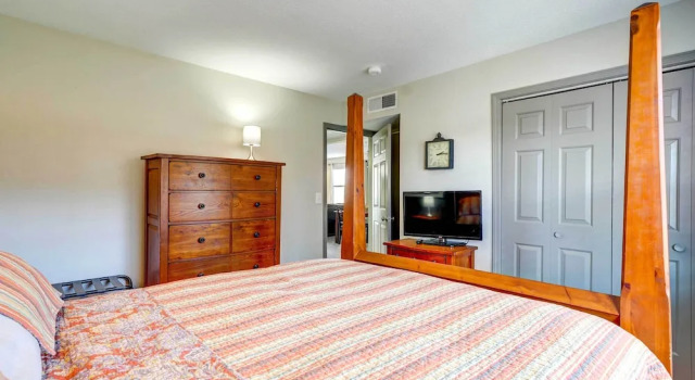 Beautiful Branson Condo w/ Golf + Pool Access!, Забронировать Апартаменты/квартира Отели Table Rock Lake с парковкой, Парковка