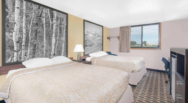 Четырёхместный номер Standard Super 8 by Wyndham Watertown