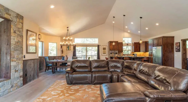 10mins to Lake Hot Tub, Game Room, Forest Views Meyers Meadow by Avantstay
