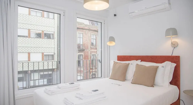 Liiiving - Modern & Glam Apartment M, Забронировать Апартаменты/квартира Cedofeita / Santo Ildefonso / Se / Miragaia / Sao Nicolau e Vitoria Порту, рядом с Lapa Metro Station