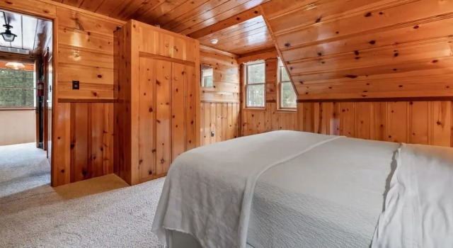 40 - Waterfront Retreat 4 Bedroom Home by Redawning