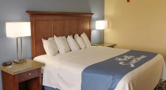 Номер Standard Days Inn by Wyndham Batavia Ohio