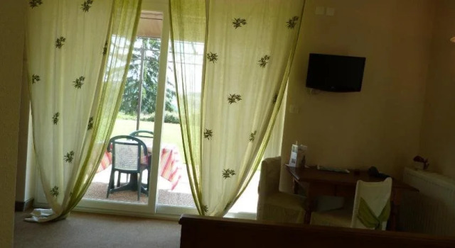 Hôtel La Terrasse, Book Hotel Thizy-les-Bourgs 