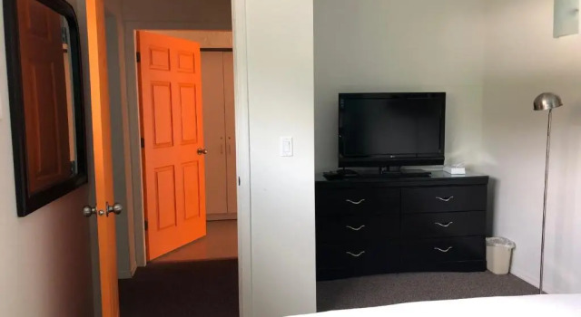 Holiday Beach Resort Motel, Đặt Nhà nghỉ ven đường Okanagan Falls 