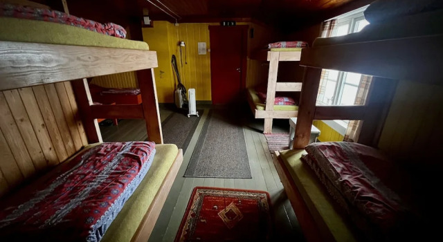 Кровать в общем номере Stamsund Hostel
