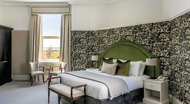 Номер Deluxe The Queens Hotel