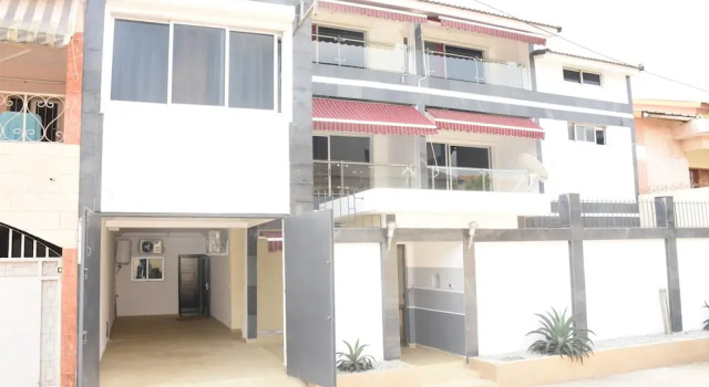Azur Residence Angre Soleil 3, Boek Hotel Cocody 