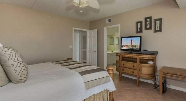 OC201 - Ocean Condo by RedAwning, Prenota Hotel New Smyrna Beach 