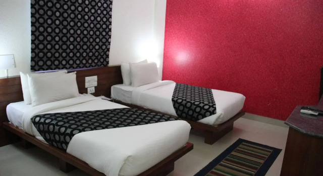 Sunray Hotel, Забронировать Отель Отели штата Карнатаки с парковкой, Парковка