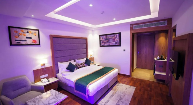 Люкс Quality Inn Elite By White Panda Hotels