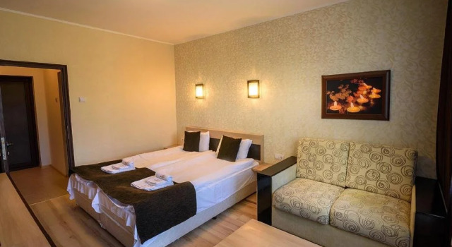 Complex Jitari, Boek Hotel Zhitnitsa Plovdiv