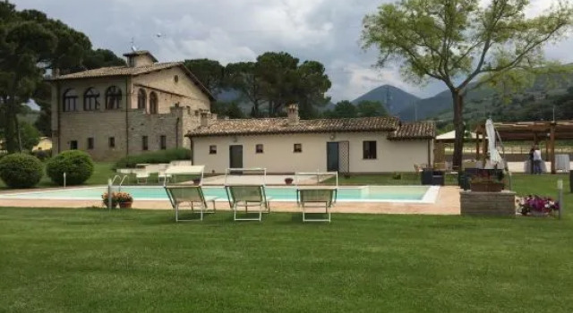 Residenza San Bartolomeo, Rezervați Hotel Hoteluri în Foligno cu parcare, Parcare
