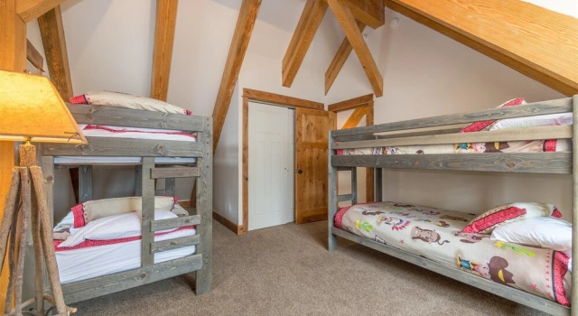 Big Sky - Little Plume Lodge, Buchen Sie Hotel Hotels in Montana mit Parkplatz, Parkplätze