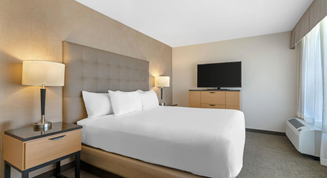 Двухместный люкс с 2 комнатами Drury Inn & Suites Joplin