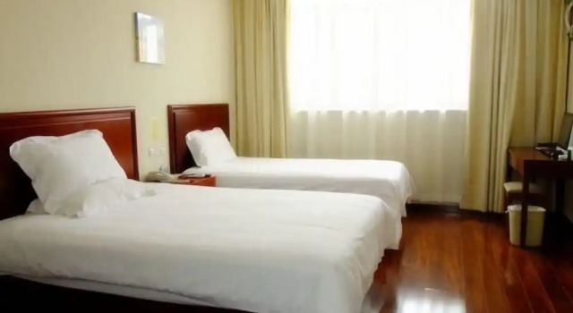 GreenTree Inn Jiangsu Suzhou Kunshan Huaqiao Household Building Materials City Shell Hotel, Book Hotel Hoteller i Suzhou med parkering, Parkering