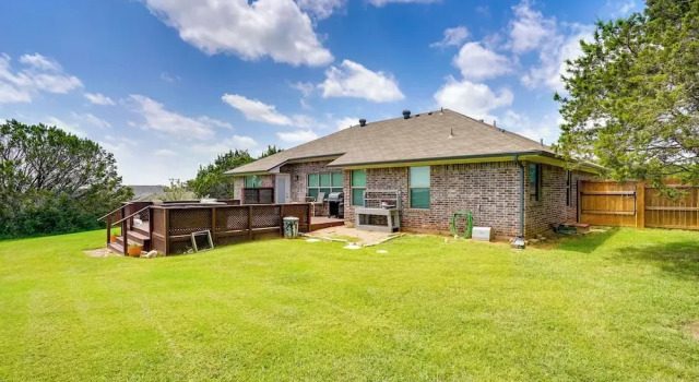 Inviting Granbury Home w/ Fire Pit: 3 Mi to Lake!, Buchen Sie Ferienhaus Granbury 