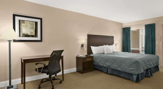 Ramada Limited Clearwater Hotel and Suites, Buchen Sie Hotel Clearwater Beach Clearwater-St Pete Beaches