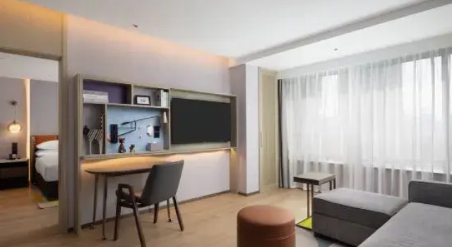 Люкс с видом на сад Home2 Suites by Hilton Beijing West Railway Station