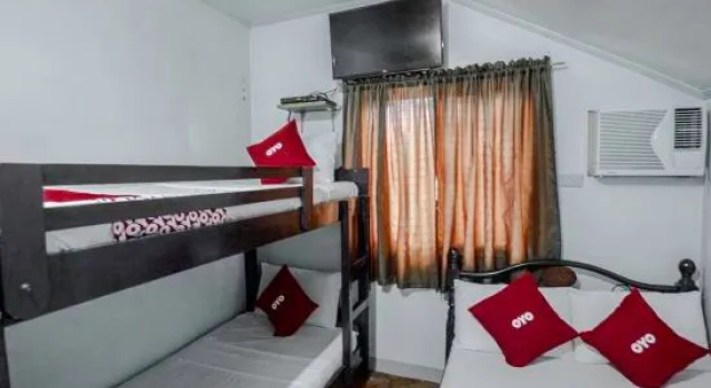 Семейный люкс Deluxe OYO 741 Sierra Travellers Inn