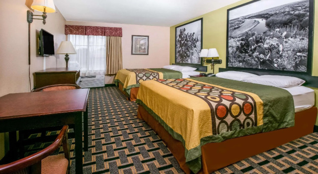 Четырёхместный номер Standard Super 8 by Wyndham Farmers Branch/North Dallas