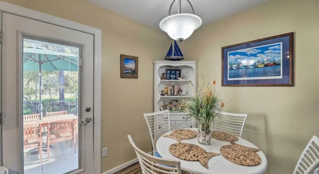Коттедж с 3 комнатами Beaufort Pad w/ Patio: 3 Blocks to Waterfront!