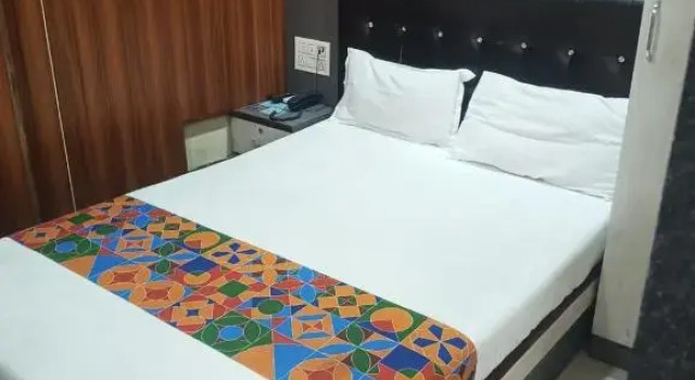OYO 76305 Hotel A S Suite, Забронировать Отель Отели штата Махараштры 3 звезды, 3*