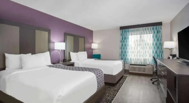 Четырёхместный номер Deluxe La Quinta Inn by Wyndham Roanoke Salem