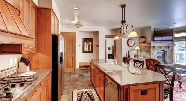 Номер Standard с 3 комнатами с балконом Kindred Resort Luxury Ski In, Ski Out 3 Bedroom Residence at the River Run Gondola
